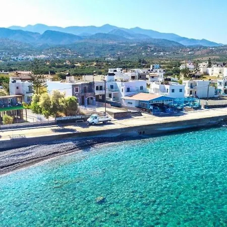 Terrazeus - Stone House Beachfront 3 Apartment
