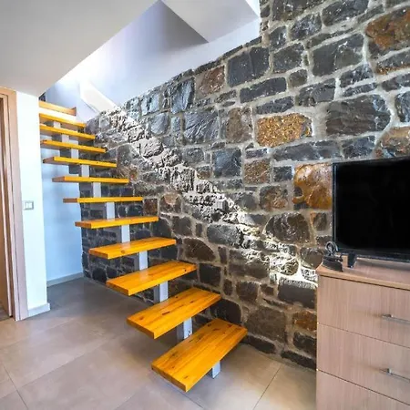 Apartment Terrazeus - Stone House Beachfront 3 *