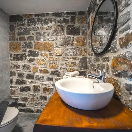 Terrazeus - Stone House Beachfront 3 *