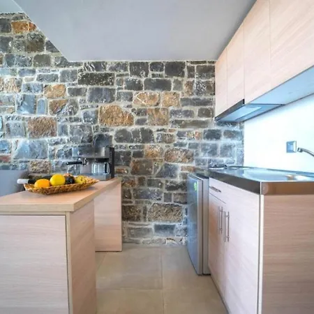 Terrazeus - Stone House Beachfront 3 아파트 *