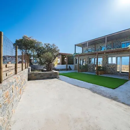 Terrazeus - Stone House Beachfront 3 *